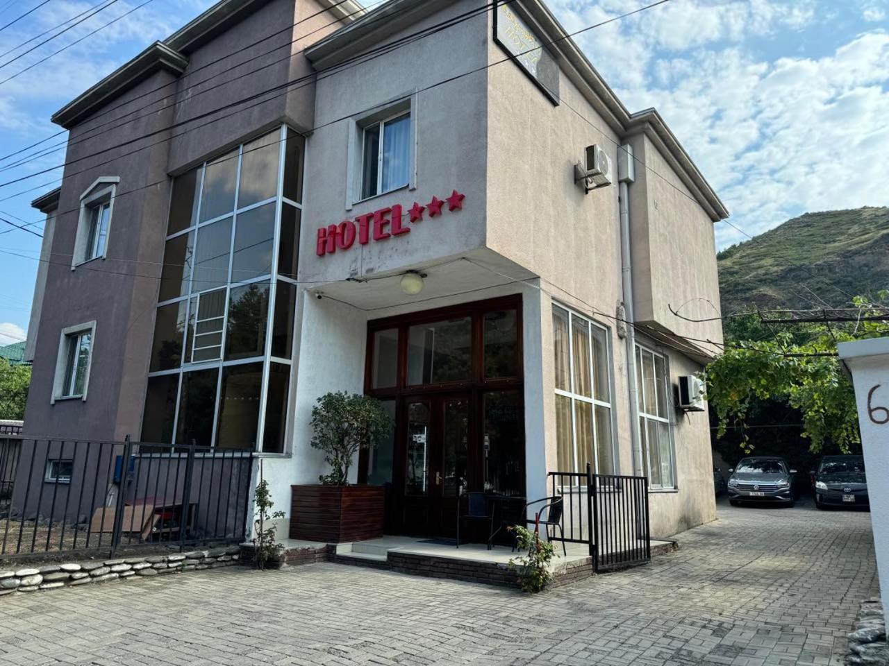 Hotel Skib Tbilisi Bagian luar foto